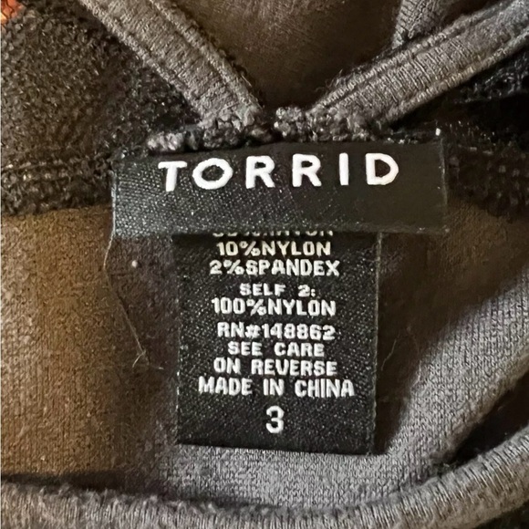 EUC Torrid Black Lace Yoke Peplum Top Size 3 Edgy Cute Night Out Dressy Top - Picture 4 of 4